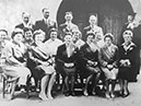 Pfarrer Zweynert und Jubel Konfirmanden