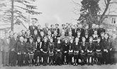 Pfarrer Zweynert und Konfirmanden